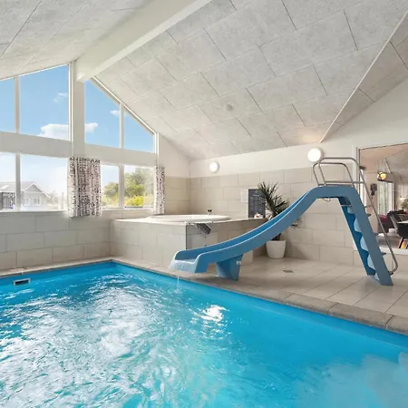 Prázdninový dům In With Kitchen *