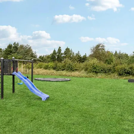 Prázdninový dům In With Kitchen