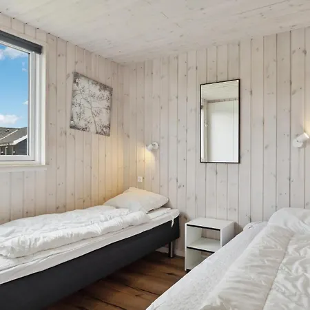 Holiday home In With Kitchen *